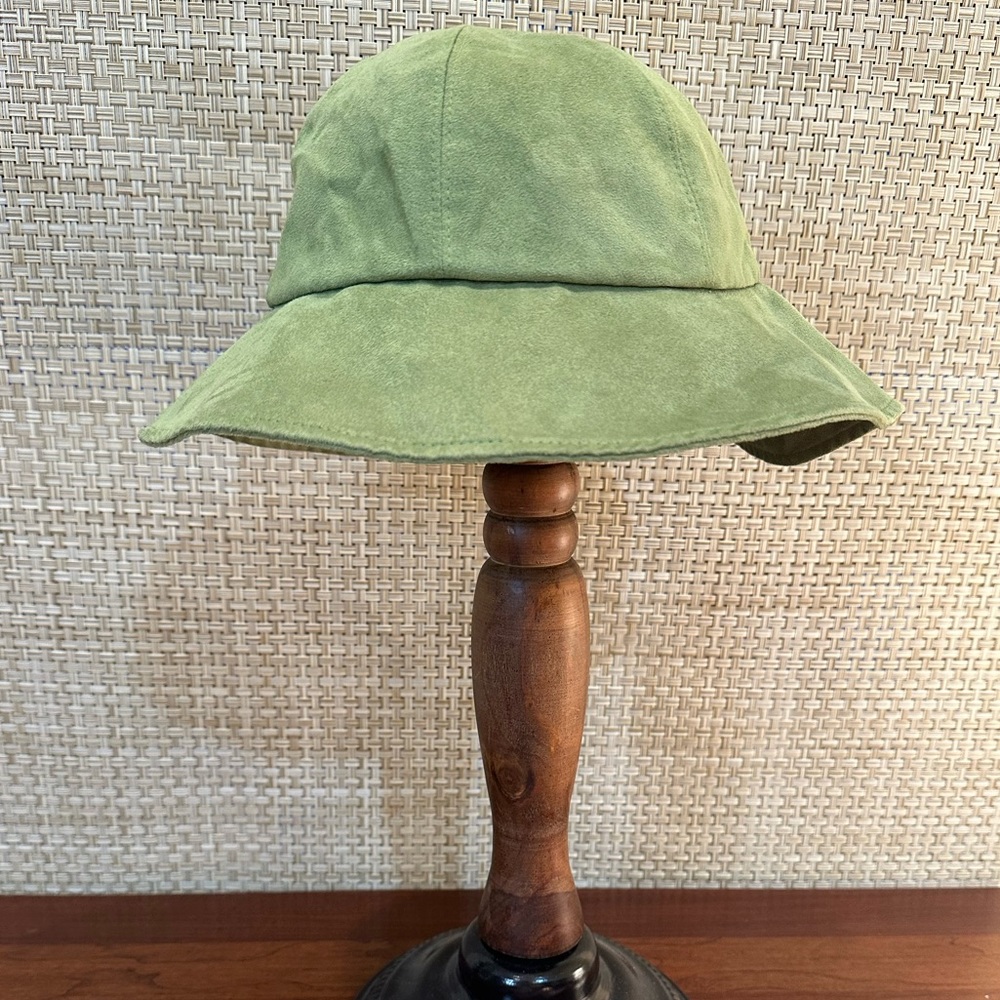 🌟HP🌟NWOT Green Faux Suede 6 Panel Bucket Hat New York & Company